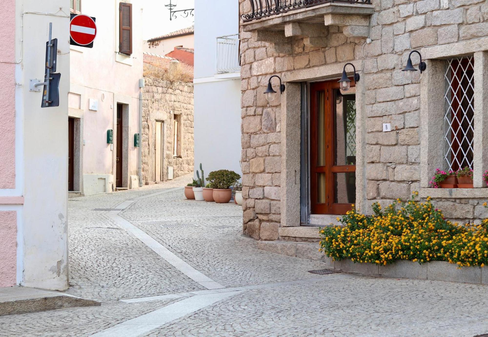 Hidden Gem - Luxury Garibaldi - Perfect For Couples - Fully Equipped - Historical Centre Olbia
